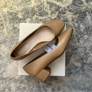 LIZ Claiborne | Faris Block Heel ~Tan |  size: 10 wide~memory foam